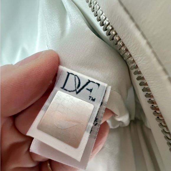 Diane Von Furstenberg DVF Buckley Leather Bomber Vest. White. Sz. Medium Leather - Picture 5 of 6